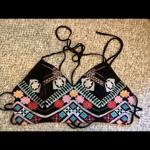 Lulus bright tribal pattern top! Tie in back.